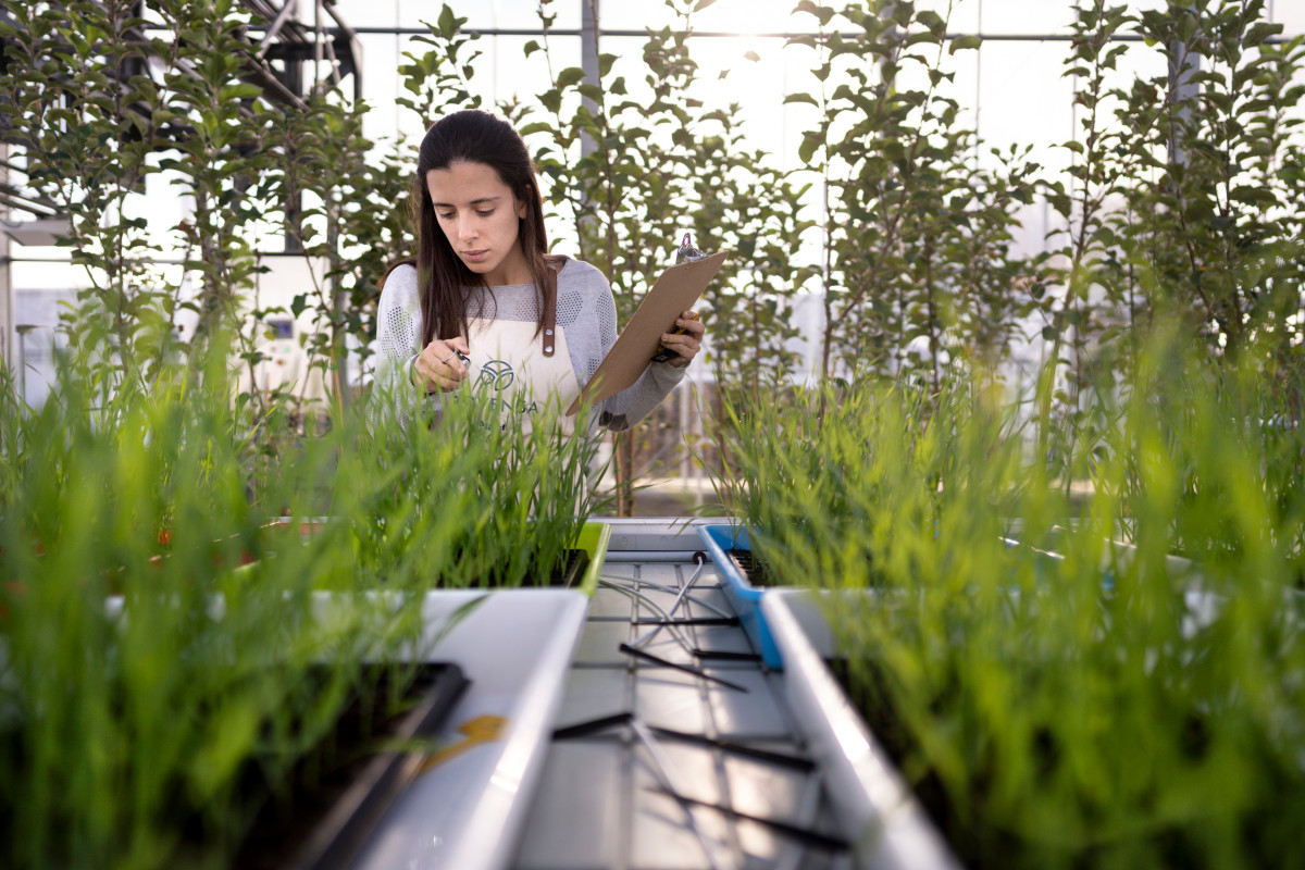 Woman working in agricultural lab (Rovensa)